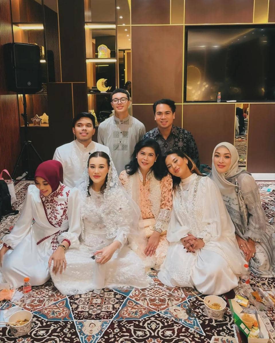 Instagram.com/angelinasondakh09